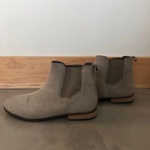 Men’s Grey Chelsea Boot